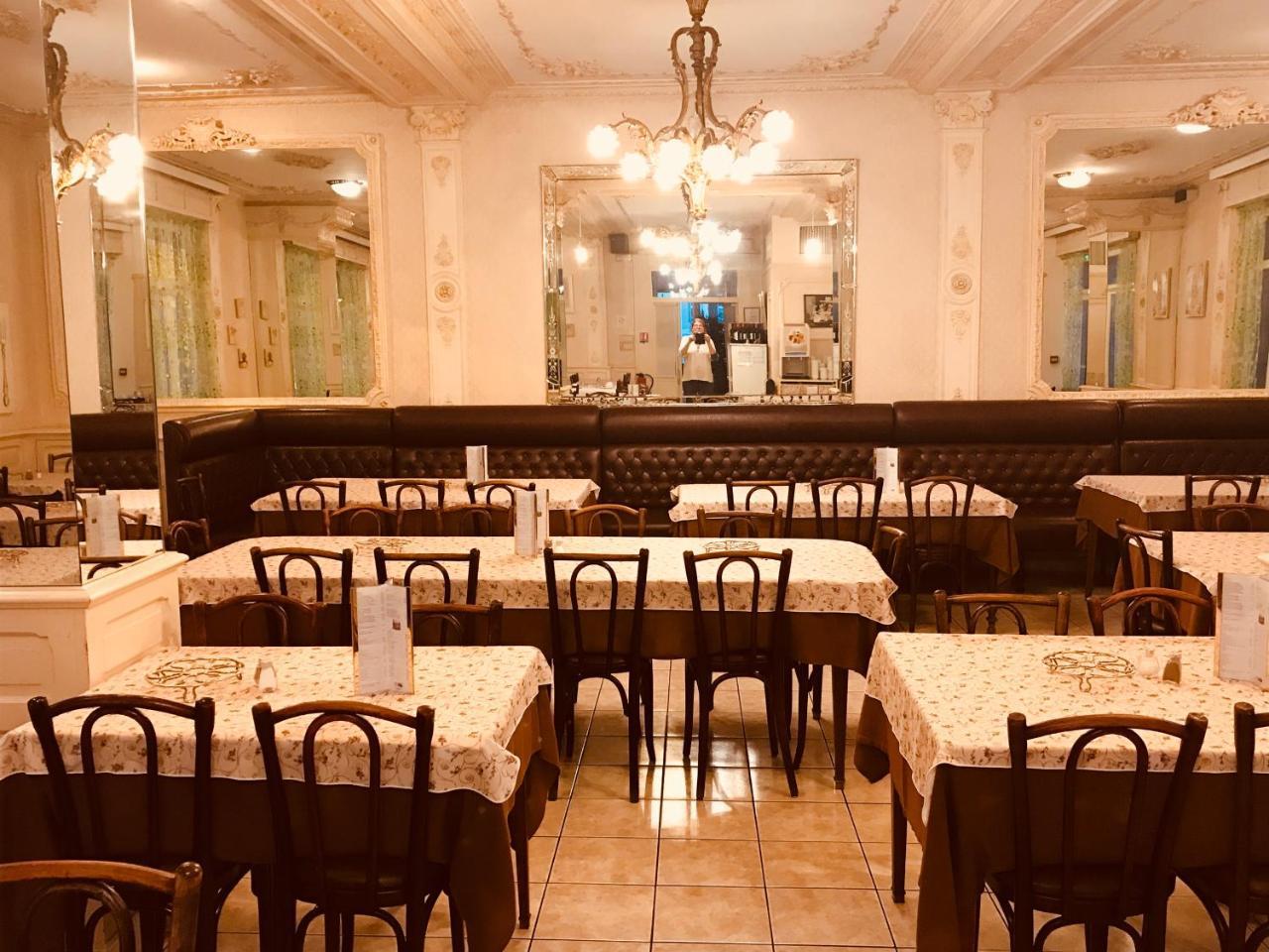 Hotel Myosotis Lourdes Buitenkant foto